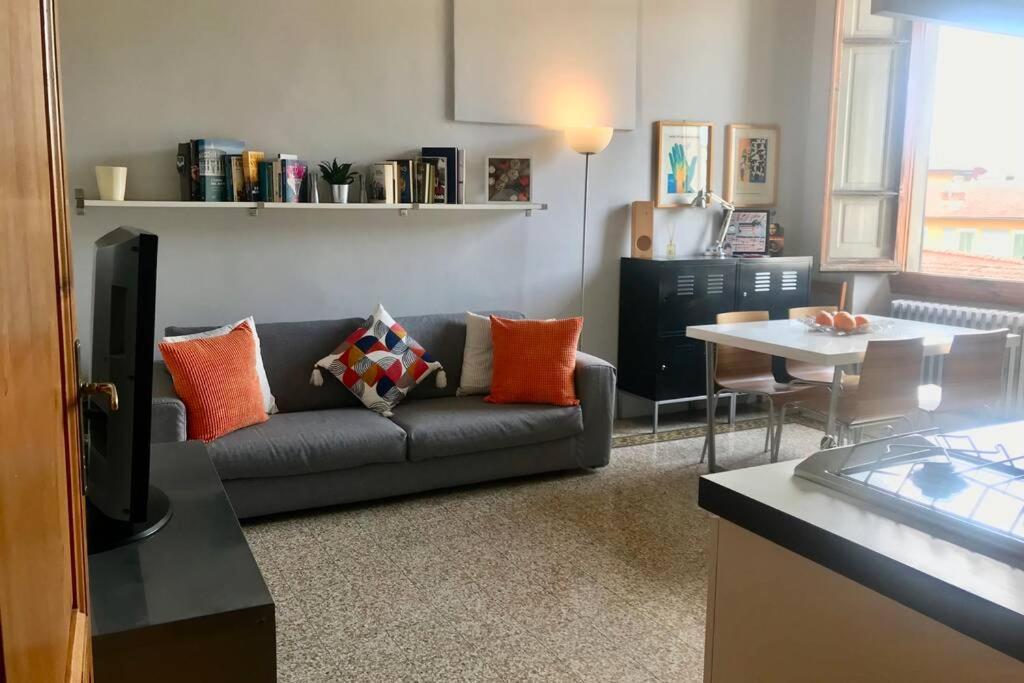 Sunny Top Floor In San Frediano Florence Exterior photo