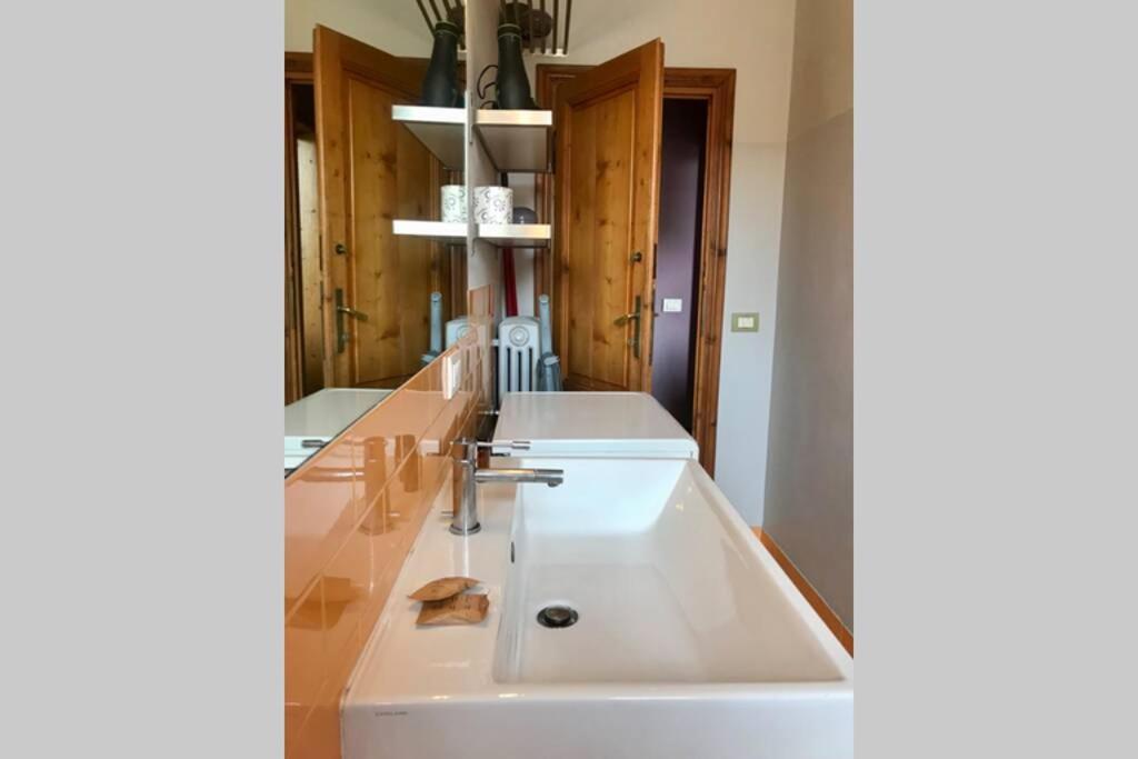 Sunny Top Floor In San Frediano Florence Exterior photo