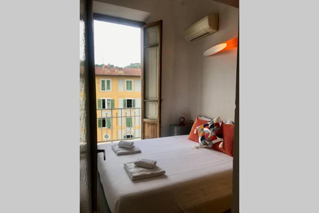 Sunny Top Floor In San Frediano Florence Exterior photo