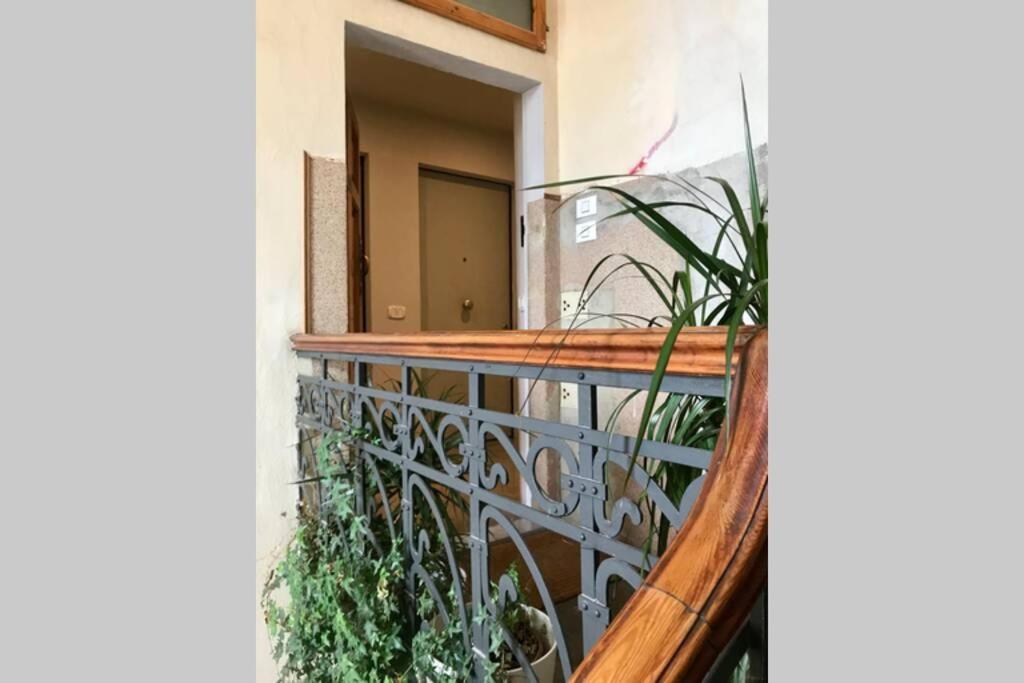 Sunny Top Floor In San Frediano Florence Exterior photo